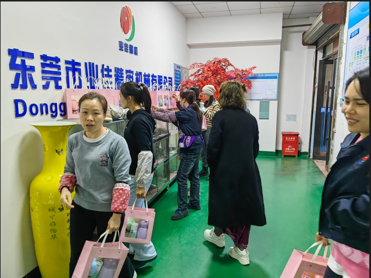 女神节，，汉中市赏金国际精密机械为整个女职工筹备的心意